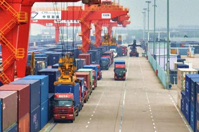 助力降低物流成本展现陕西经济动能西安铁路局2024年货物发送量突破2亿吨(图1)