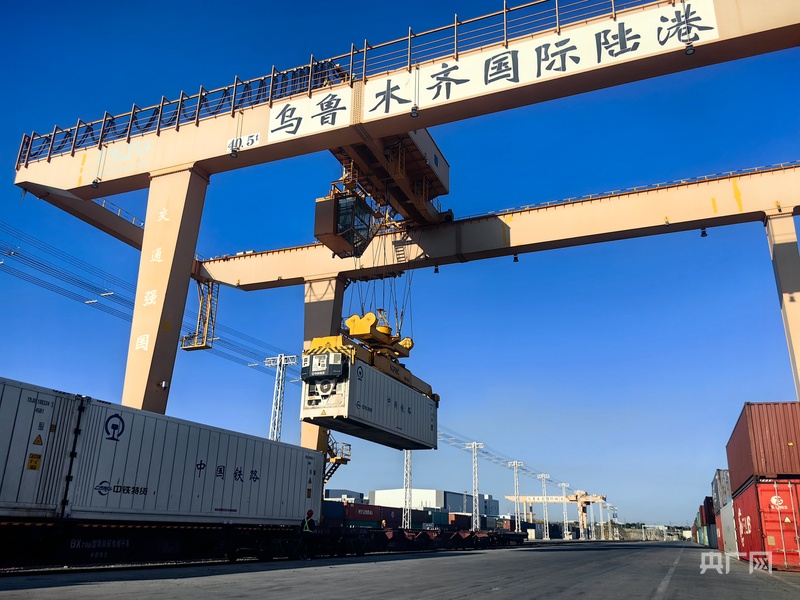 新疆开行首趟中老铁路国际冷链货运班列(图4)