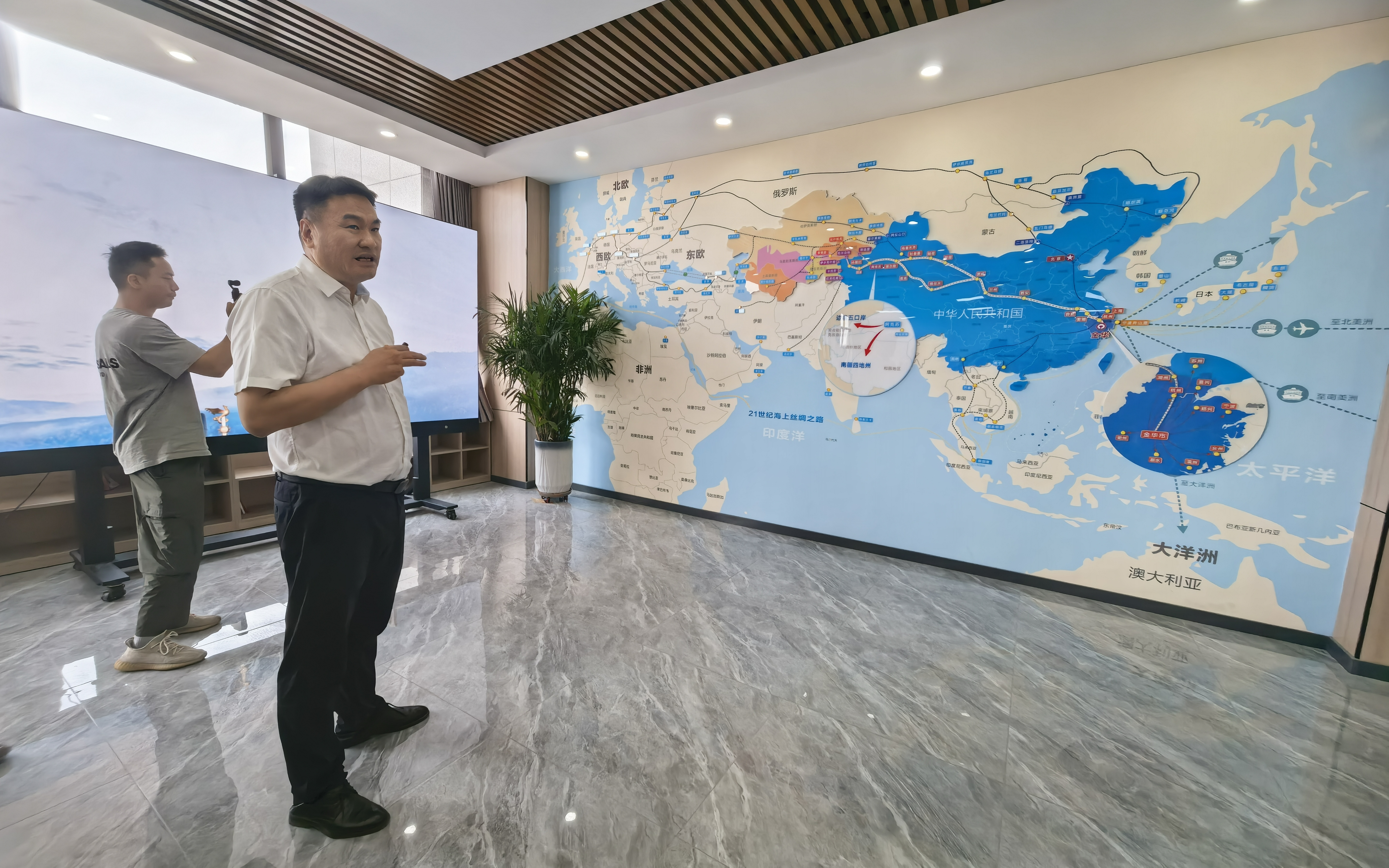 对口援疆潮涌天山丨通中亚连江南援疆班列双向奔“富”(图2)