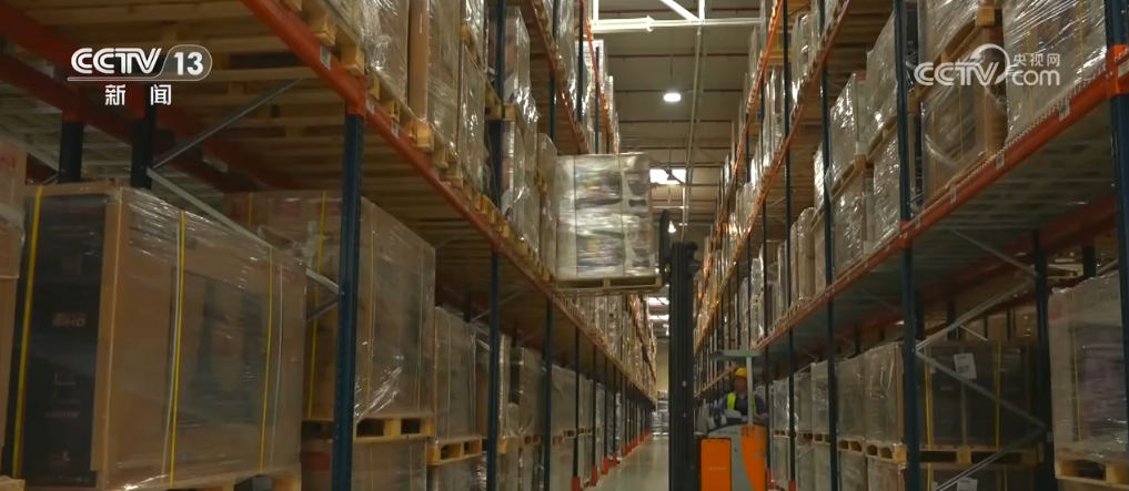 物流企业加码“出海”2024年我国国际和港澳台地区快递业务量增速达25%(图5)