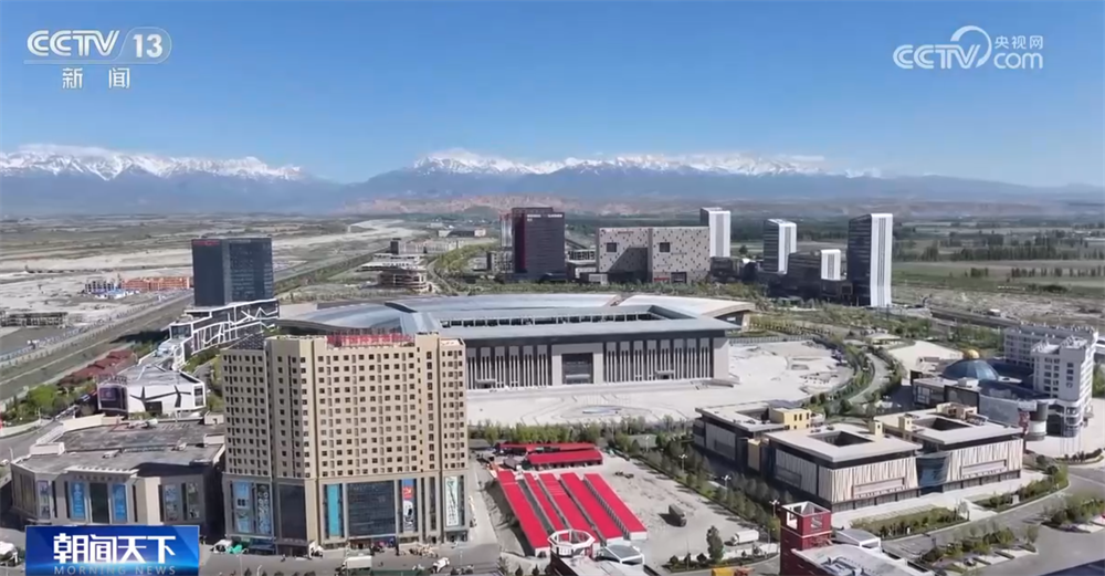 砥砺奋进七十载天山南北谱华章｜边陲小城→国际枢纽“黄金大通道”迎蝶变(图8)