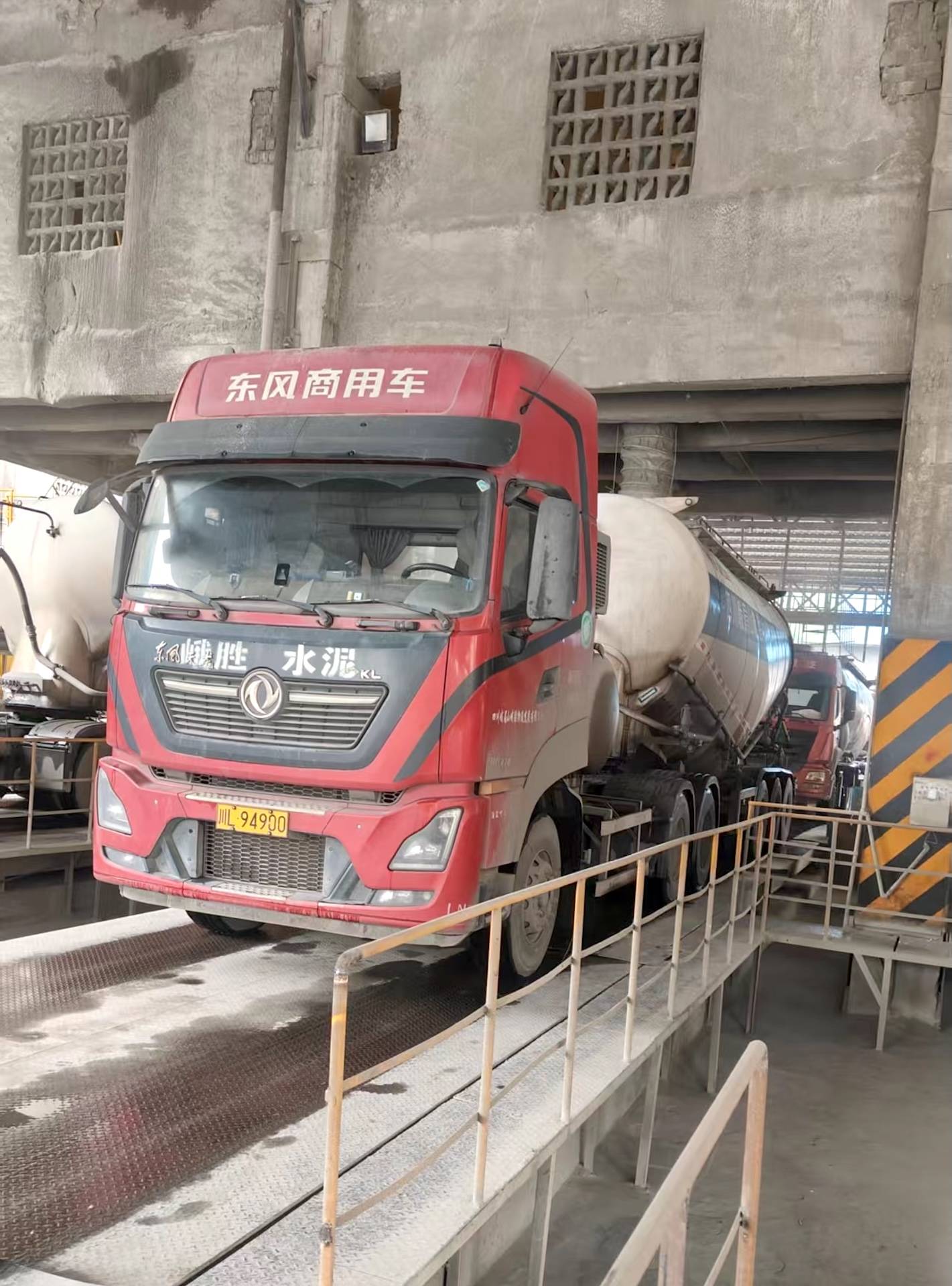 峨胜物流解锁新运力：东风天龙新能源助力乐山水泥运输成本直降75%(图4)