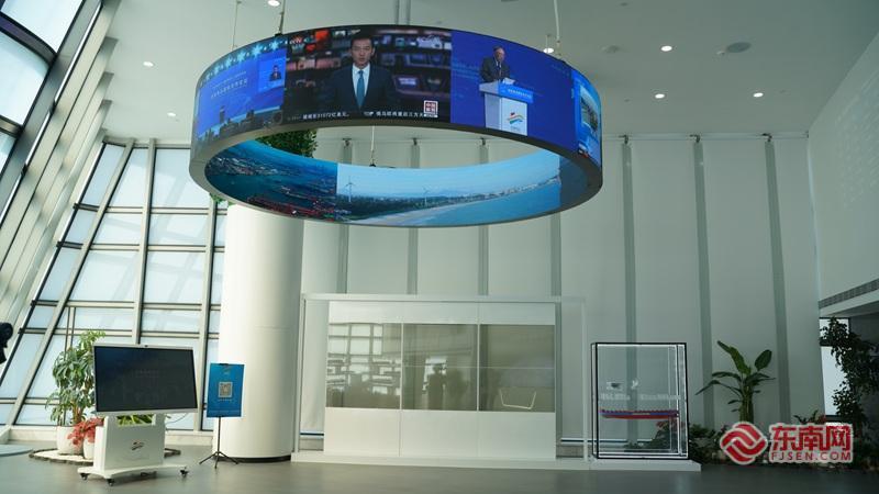 “中国式现代化的万千气象”网络名人福建行走进丝路海运运营中心探访“一带一路”国际物流服务新标杆(图3)