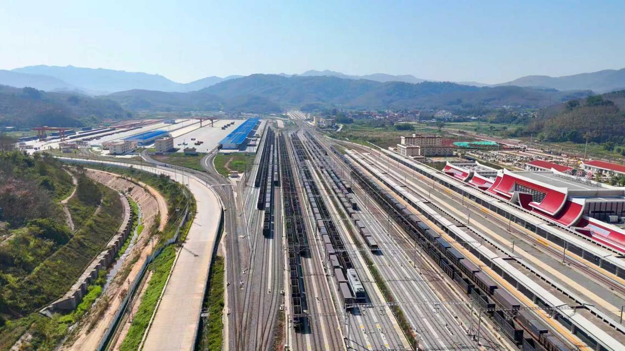 中老铁路跨境货物运输突破1800万吨国际物流黄金大通道作用日益凸显(图1)