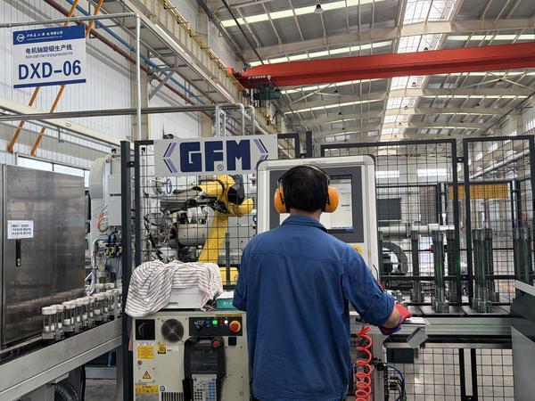 走一线企业看税收合规｜探访企业一线：以合规经营托举长江上游“强港梦”“智造”以促转型(图2)